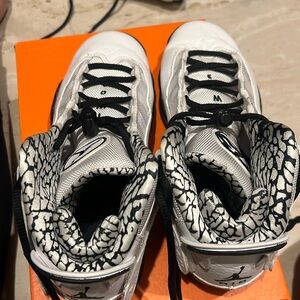 Boys Size 6 Air Jordan